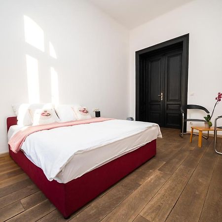 Old Town Rooms With Timeless View ซาราเยโว ภายนอก รูปภาพ