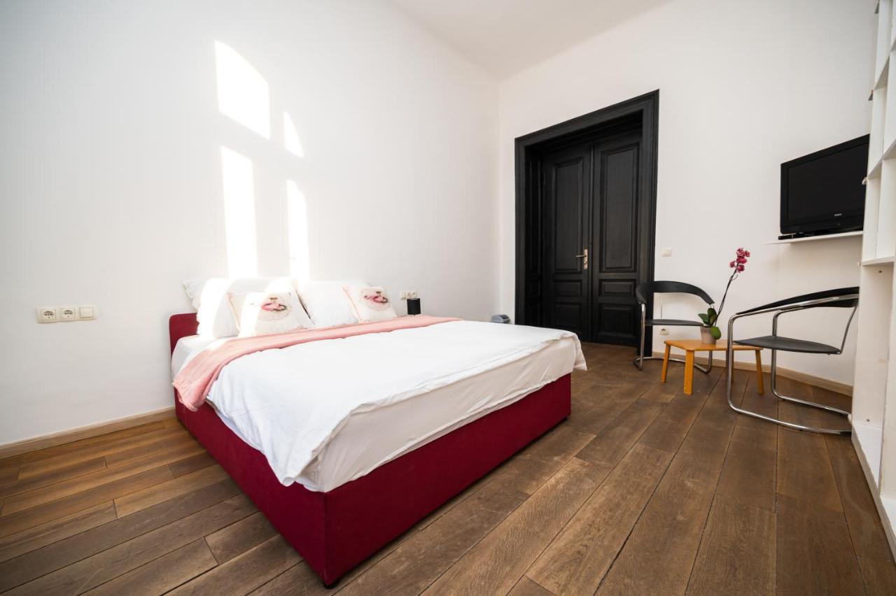 Old Town Rooms With Timeless View ซาราเยโว ภายนอก รูปภาพ