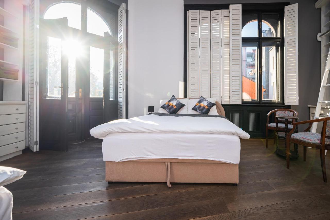 Old Town Rooms With Timeless View ซาราเยโว ภายนอก รูปภาพ