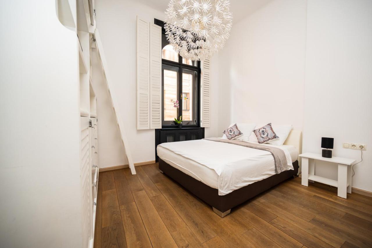Old Town Rooms With Timeless View ซาราเยโว ภายนอก รูปภาพ