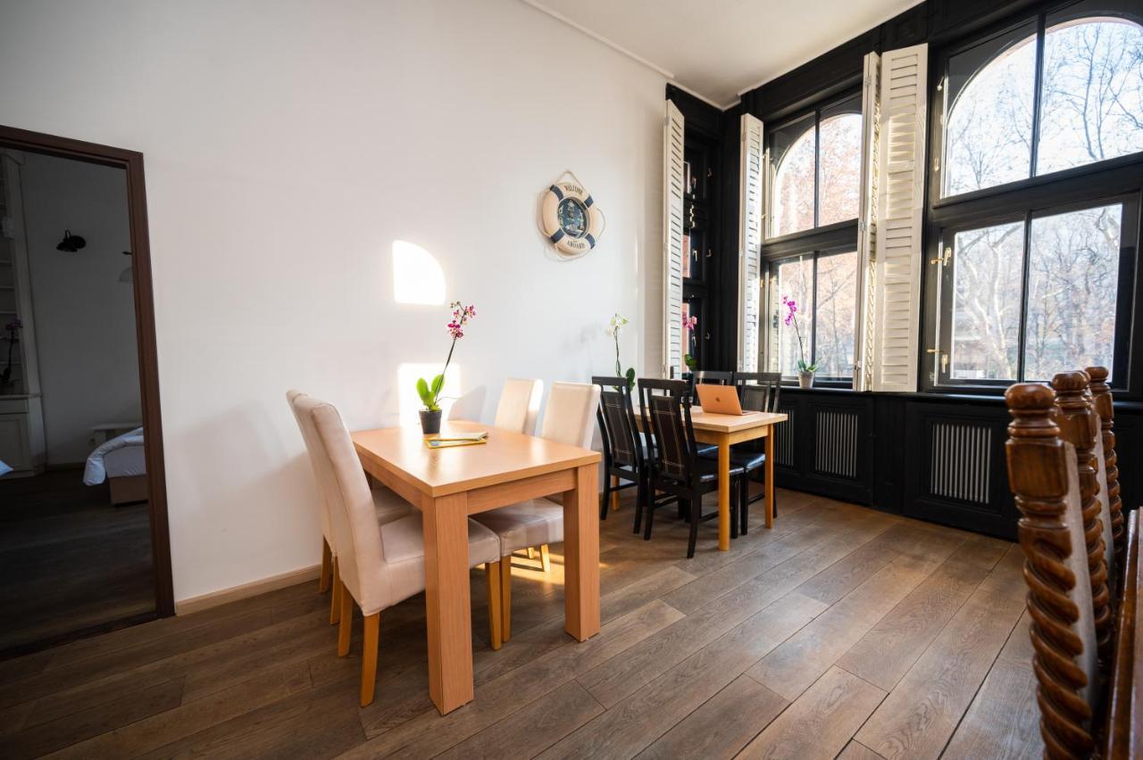 Old Town Rooms With Timeless View ซาราเยโว ภายนอก รูปภาพ